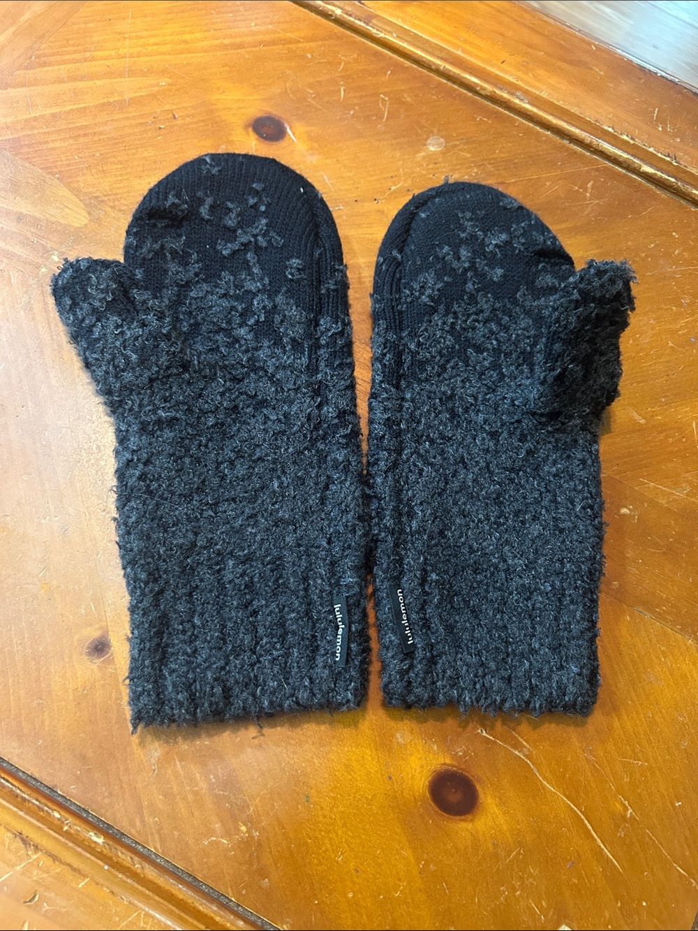 Lululemon media mitts